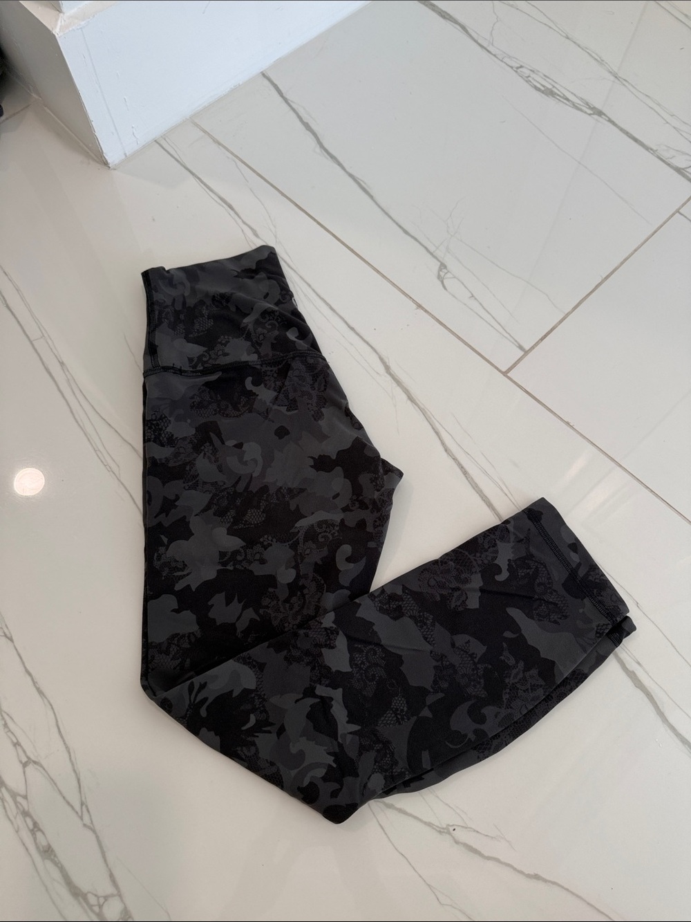lululemon athletica Black & Charcoal Floral Camo Leggings